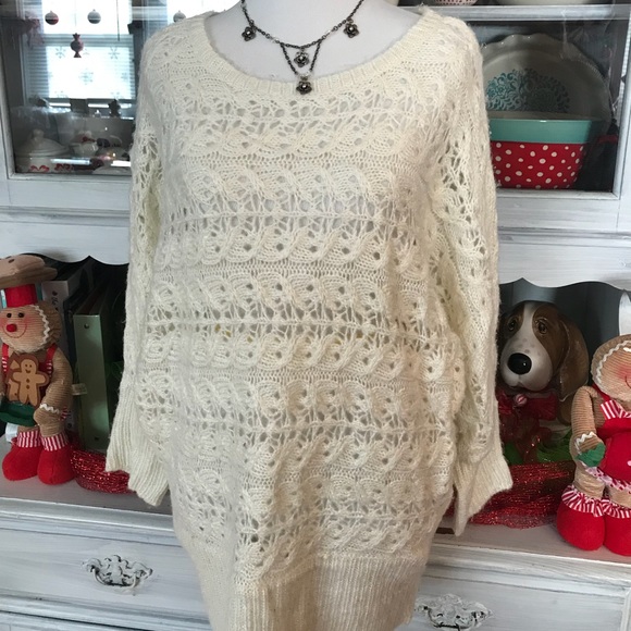 ๐ Beautiful Plus Size Sweater ๐ - Picture 1 of 6